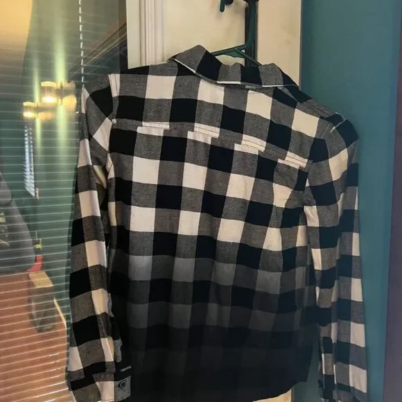 DBOYS FLANNEL SIZE MEDIUM - Picture 4 of 4